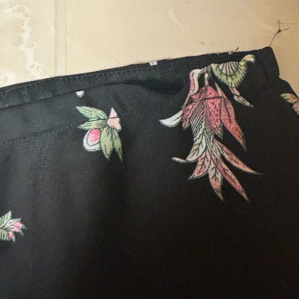 Dressbarn Woman Black Floral Midi Skirt – Size 16W - Picture 14 of 15